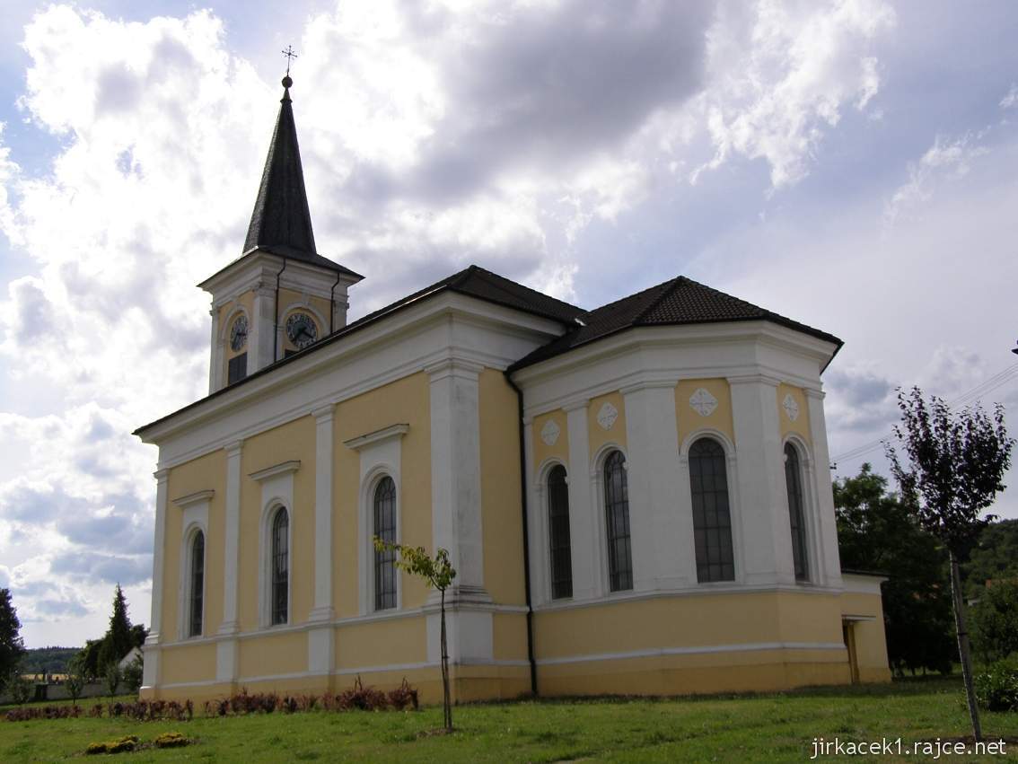 Drysice - kostel Narození Panny Marie - celkový pohled ze zadní strany