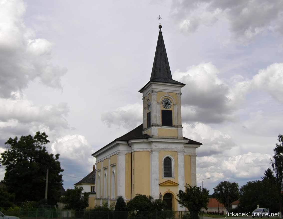 Drysice - kostel Narození Panny Marie - celkový pohled z přední strany