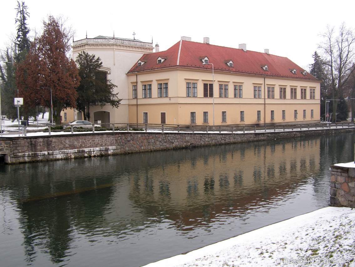 Choceň - zámek 01 - a řeka Tichá Orlice