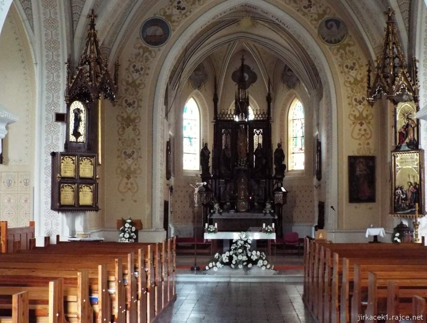 Cholina - kostel Nanebevzetí Panny Marie - interiér kostela
