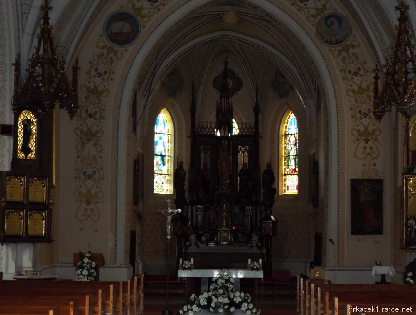 Cholina - kostel Nanebevzetí Panny Marie - interiér kostela