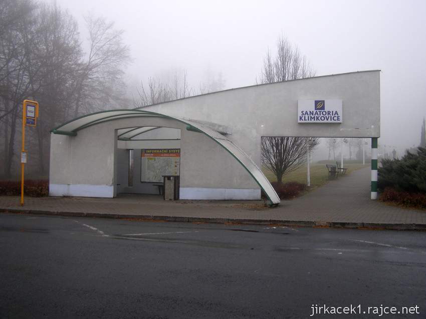 Klimkovice - lázně a sanatorium - autobusová zastávka u parkoviště