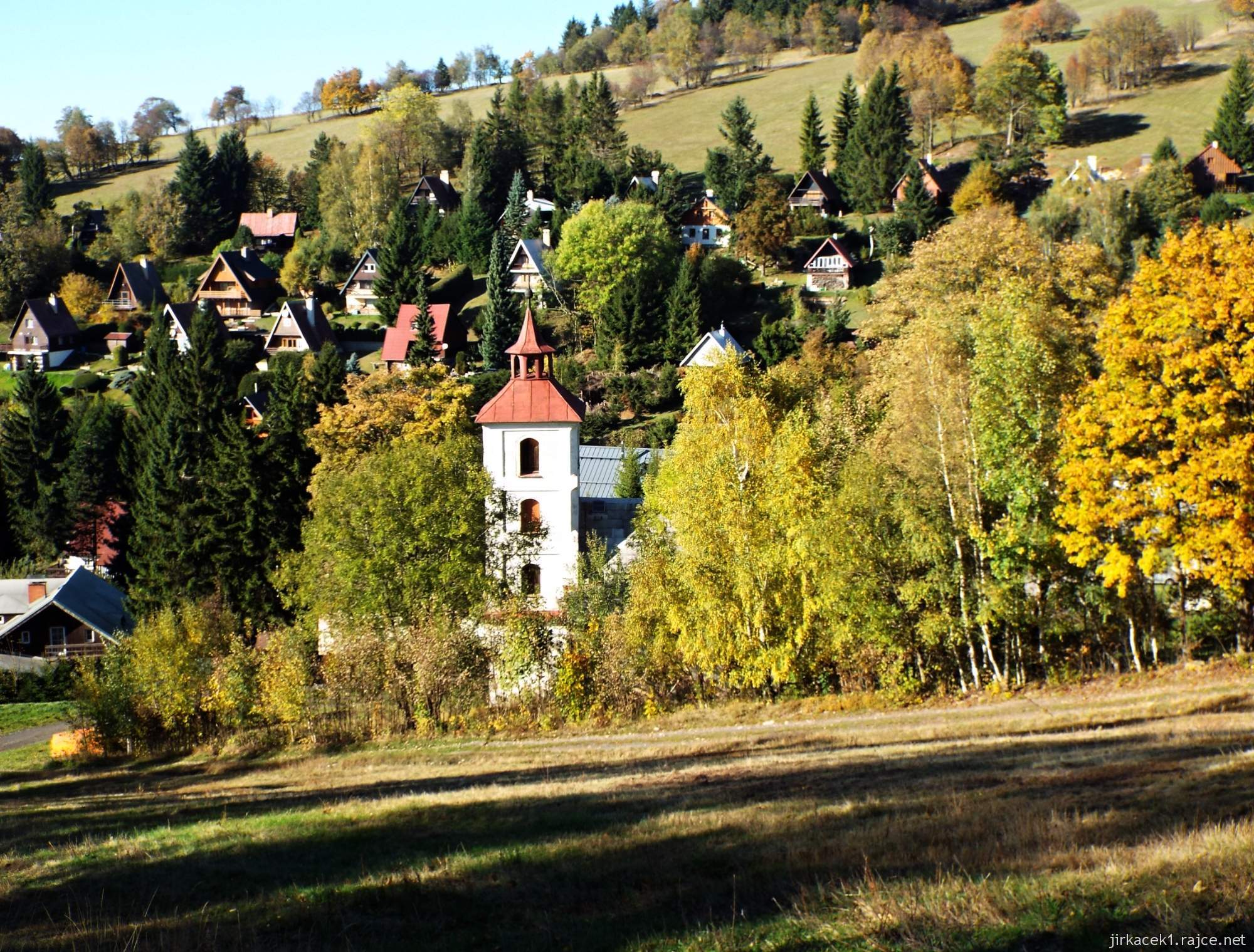 Čenkovice - evangelický kostel a chaty v obci