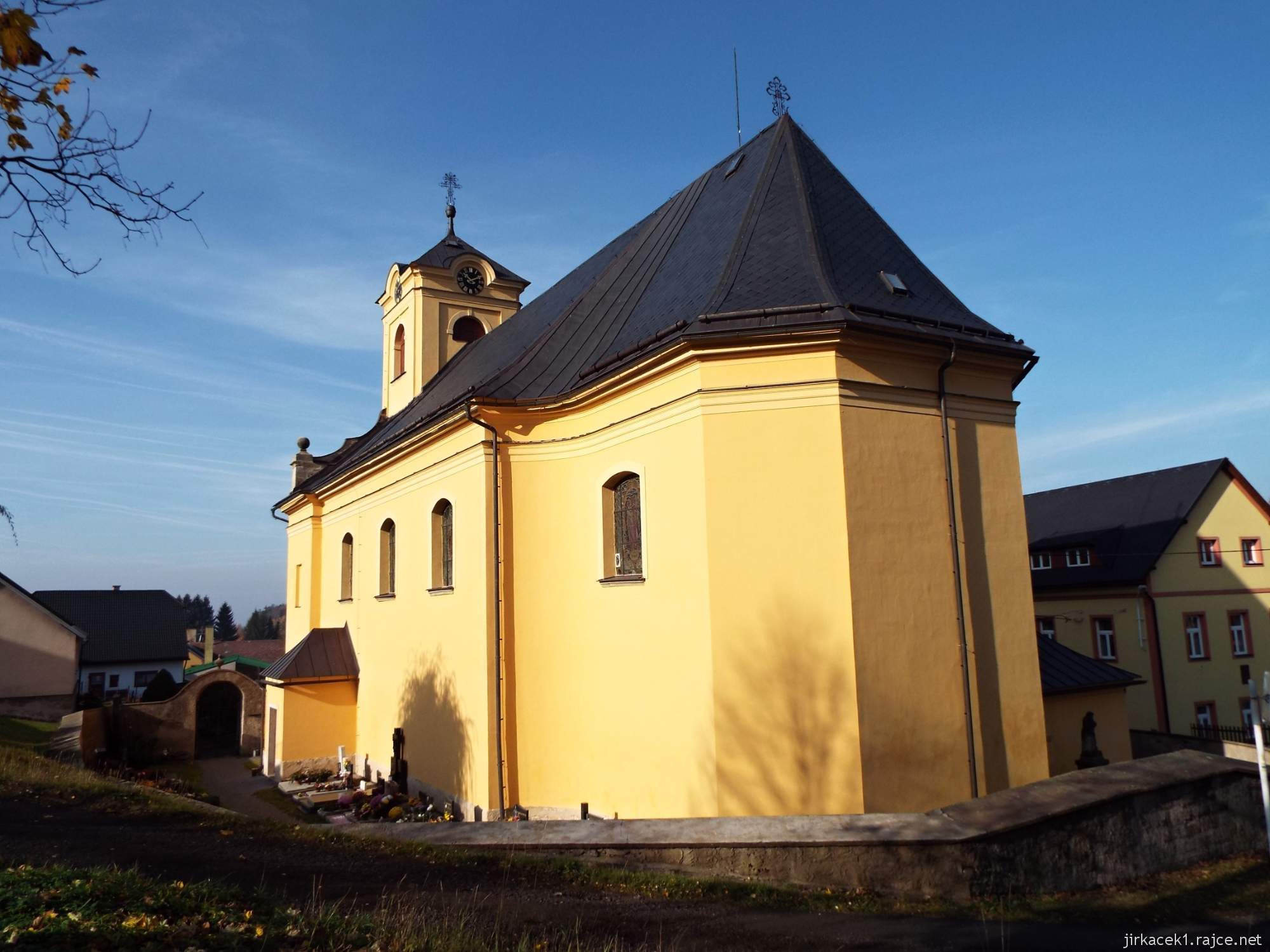 Čenkovice - Kostel sv. Vavřince 08 - zadní pohled