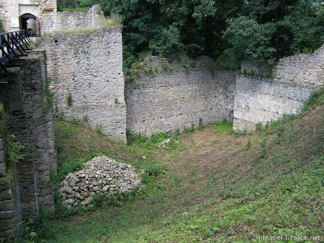 hrad Lukov 08 - hradní příkop