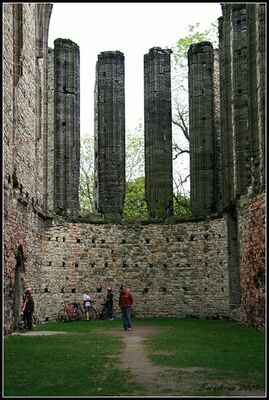 Nedostavěný gotický chrám ... - Panenský Týnec, květen 2009